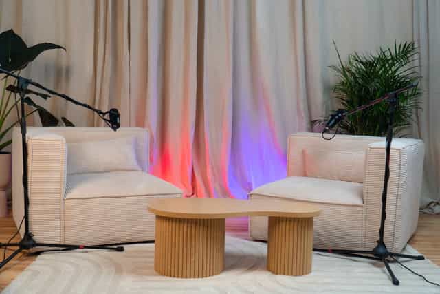 Décor CRÈME — Un décor beige épuré, parfait pour vos podcasts élégants Un 